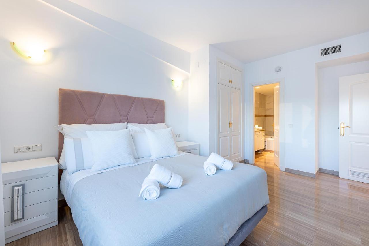 Atico Puerto Marina First Island With Sea Views And Rooftop Pool Benalmádena Extérieur photo